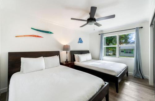 Seven Mile Beach Apartment | 7 Mile Beach, 2BR Ground Floor Oceanfront Condo with Pool and large Patio, Sleeps 6