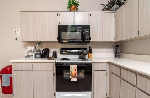 Lindfields House | 7 miles to Disney | 3bd | Pool
