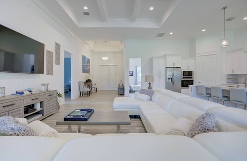 Hobe Sound House | 7 min to Beach ~ Bikes ~ Outdoor Dining Area