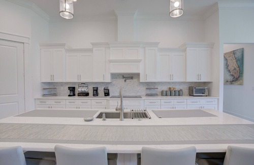 Hobe Sound House | 7 min to Beach ~ Bikes ~ Outdoor Dining Area
