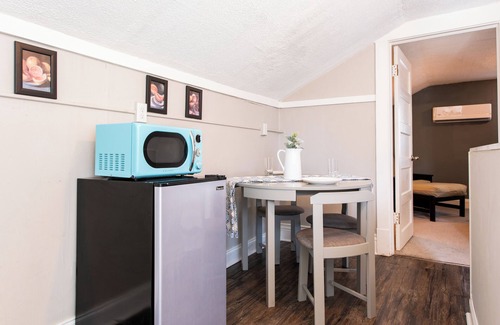 Beechmont House | 7 min to KY Derby-Sleeps 10! Fitness Room, Fully Fenced Yard
