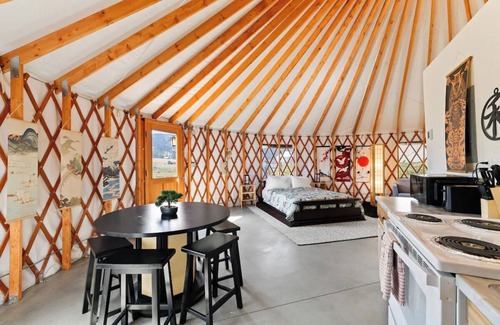 Lava Hot Springs Apartment | 7 mins from Lava Hot Springs-Peaceful Japan Yurt