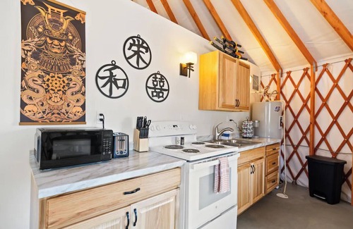 Lava Hot Springs Apartment | 7 mins from Lava Hot Springs-Peaceful Japan Yurt