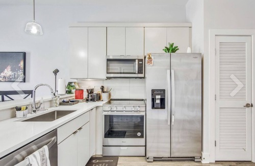Hadley - Washington Condo | 7 minutes to Broadway! Free Parking! Sleeps 6!