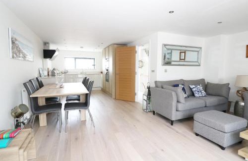 Hythe House | 7 Ocean Gateway