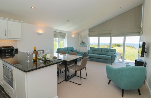 Burgh Island Cottage | 7 OCEAN'S EDGE, family friendly, with pool in Thurlestone