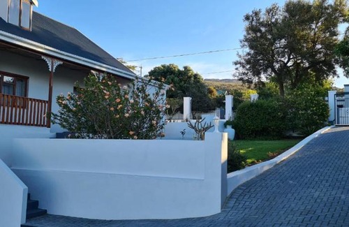 Bredasdorp House | 7 on South