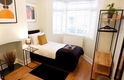 Bushey House | 7 Persons Comfortable Guest House