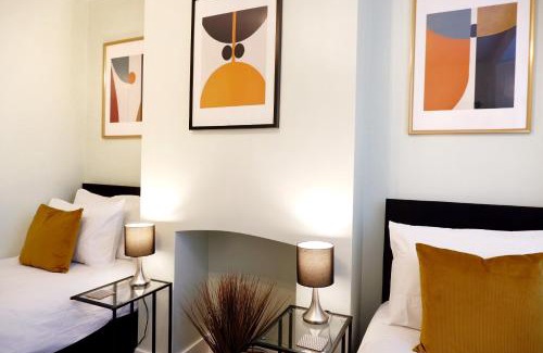 Bushey House | 7 Persons Comfortable Guest House