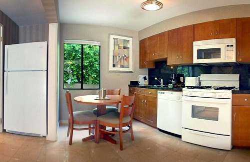 Uptown Design District Apartment | 7 Springs Inn & Suites