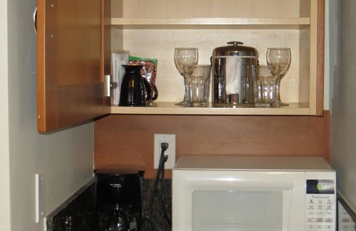 Uptown Design District Apartment | 7 Springs Inn & Suites