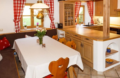 Ruhpolding Apartment | 7. vacation apartment Enzian, 130sqm, balcony and terrace, kitchen, 4 bedrooms