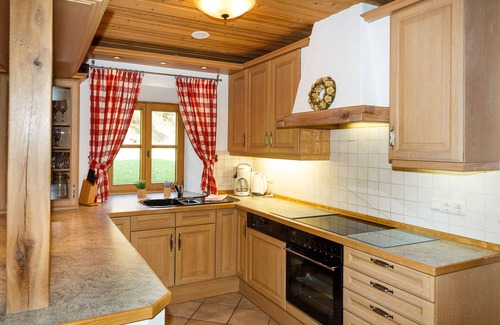 Ruhpolding Apartment | 7. vacation apartment Enzian, 130sqm, balcony and terrace, kitchen, 4 bedrooms