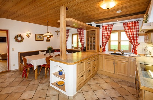 Ruhpolding Apartment | 7. vacation apartment Enzian, 130sqm, balcony and terrace, kitchen, 4 bedrooms