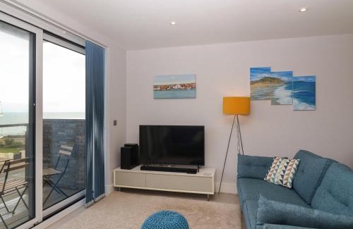 Southbourne Apartment | 7 Warren Edge Close