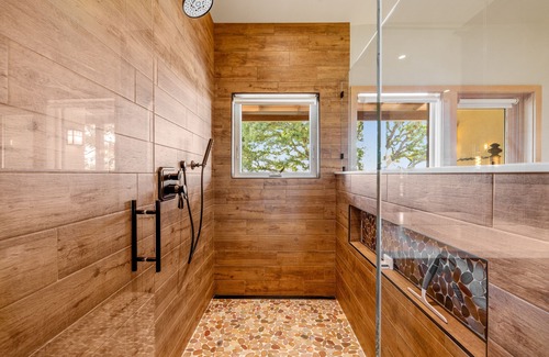 Cloverdale House | 70-acre luxury vineyard estate with 360-degree view, lap pool, hot tub - dogs OK