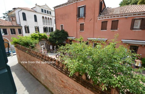 Dorsoduro Apartment | 70 m² Apartment ∙ 2 bedrooms ∙ 5 guests