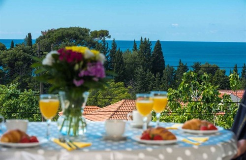 Pile Apartment | 70 m² Apartment ∙ 3 bedrooms ∙ 5 guests