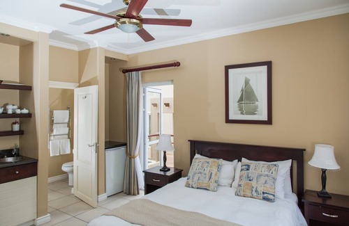 Brenton-on-Sea Villa | 70 m² Villa ∙ 3 bedrooms ∙ 6 guests