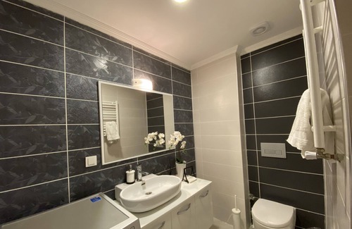 Bayrampasa Apartment | 70% off 3- months Large Lux Romatic 3B+2.5B Duplex Penthouse:5min Metro Bus Tram