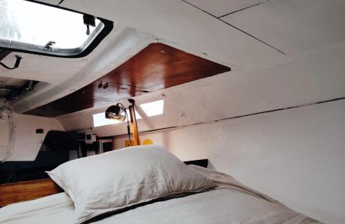 Parque das Nacoes Boat Rental | 70's Tiny Boat
