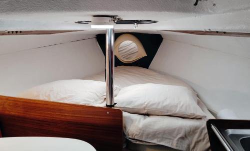 Parque das Nacoes Boat Rental | 70's Tiny Boat