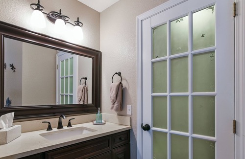 Hollister Condo | 700 Emerald Point