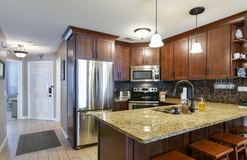 Hollister Condo | 700 Emerald Point