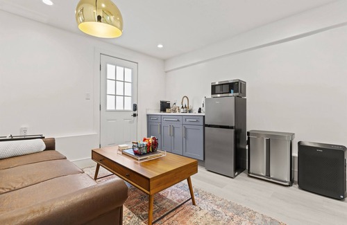 Bayview House | 700+Mbps Wifi | Downstairs Space | Backyard BBQ