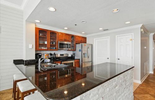 Thomas Drive Apartment | 701 Sterling Beach