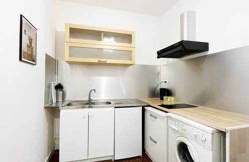 Bagnolet Apartment | 701 Studio near metro and shops
