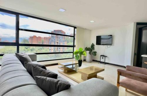 El Castillo Apartment | 702 Beautiful and spacious apartment in El Poblado