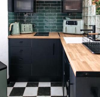 Penarth House | 70s Hideaway Guest Studio for 2 I Private I Self Contained I Near Cardiff