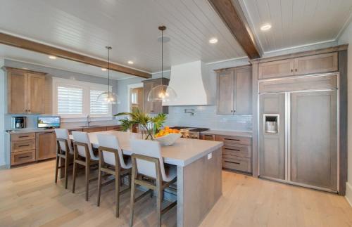 Isle of Palms House | 710 Ocean Boulevard AvantStay Oceanfront Private Pool Rooftop Deck