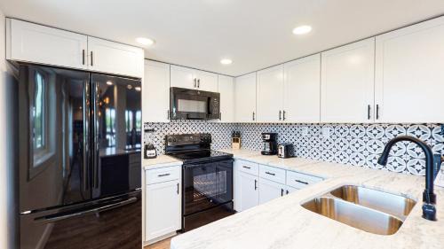 Shelter Cove Villa | 7111 Harbourside