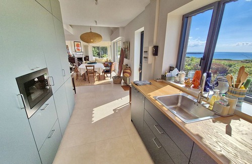 Primelin Villa | 727- Superb sea view, great comfort, overlooking St Tugen beach