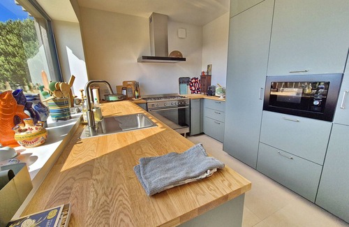 Primelin Villa | 727- Superb sea view, great comfort, overlooking St Tugen beach