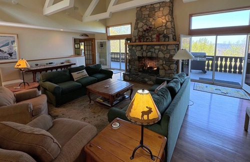 Franconia House | 72WT Cannon Mountain Family retreat with big views and tons of space!