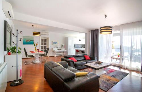 Ploce Apartment | 73 Stairs Apartment