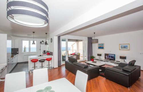 Ploce Apartment | 73 Stairs Apartment