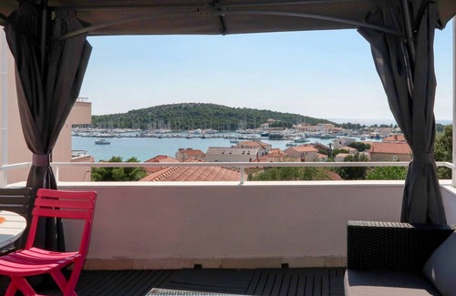 Rogoznica Apartment | 75 m² Apartment ∙ 2 bedrooms ∙ 4 guests
