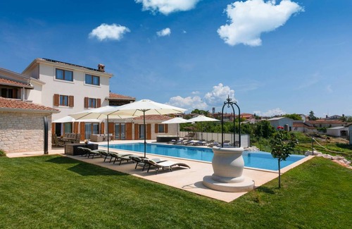Nova Vas Villa | 750 m² Villa ∙ 6 bedrooms ∙ 14 guests