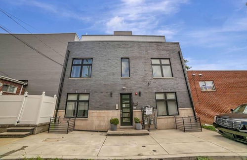 Fairmount Apartment | 755 Unit D 2 Bedroom Home in Fairmont w Roofdeck and Balcony