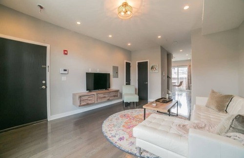 Fairmount Apartment | 755 Unit D 2 Bedroom Home in Fairmont w Roofdeck and Balcony