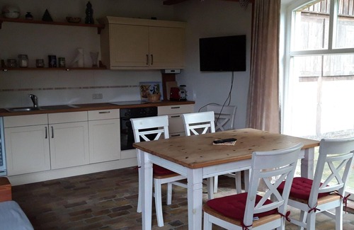 Bugewitz Apartment | 75qm große Ferienwohnung am Naturschutzgebiet, 15 PKW Min zum Strand - Stettiner Haff