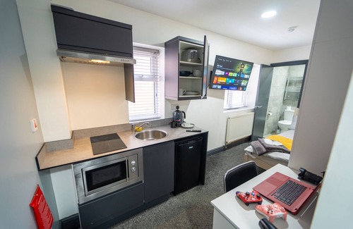 Selly Oak House | 76 Bournbrook Road Equipped Studios Near QE