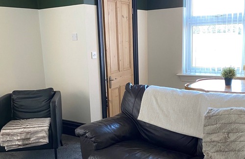 Darlington Apartment | 76 Wilson Street- Ground floor 2 Bedroom Apartment
