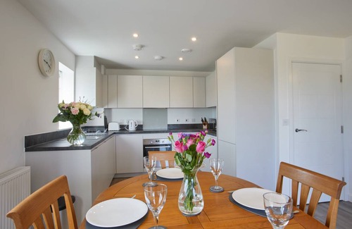Gravesend Apartment | 77 m² Apartment ∙ 3 bedrooms ∙ 6 guests