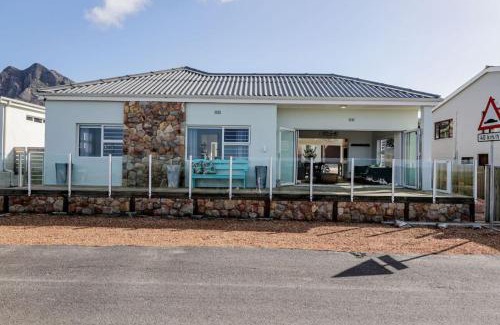 Kleinmond House | 78 Beach Road - Seafront luxury bliss