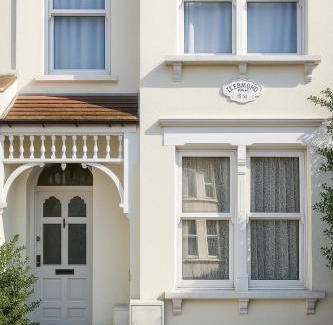 West Green House | 78 Flat B Home to Central London
